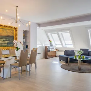 Market Square Apartment